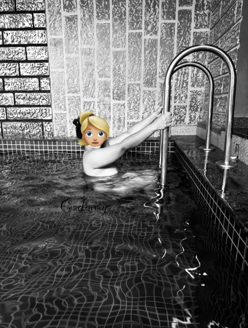 Naked pool stories posted by Travelfreakcouple