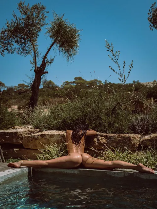 Naked pool time by EriYogaX