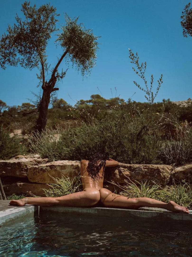 Naked pool time posted by EriYogaX