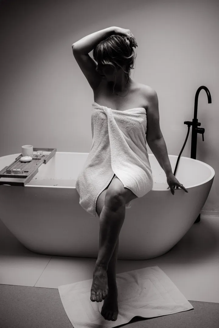 Naked under the towel posted by TheVickeeMuse