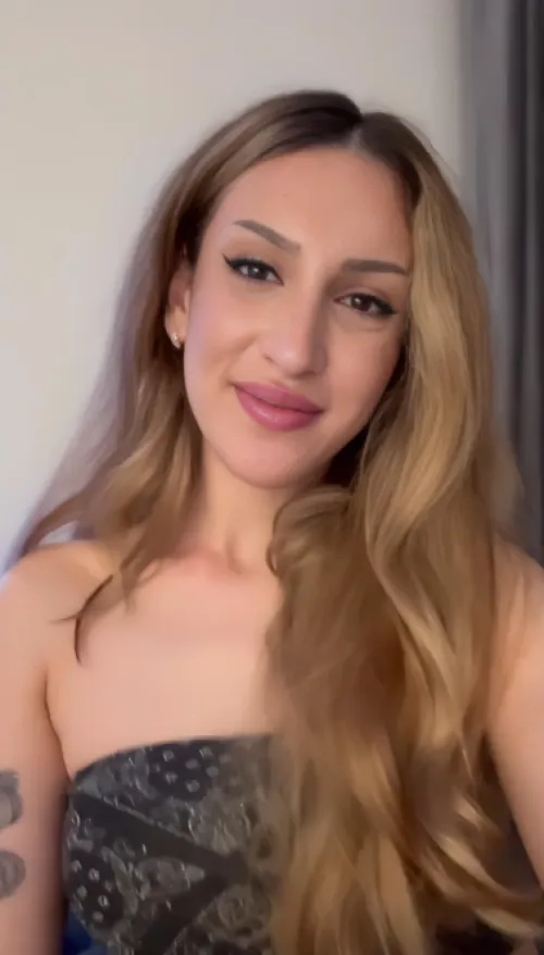 Name one thing you wanna do with me. 321... Go.  by EvvaXo