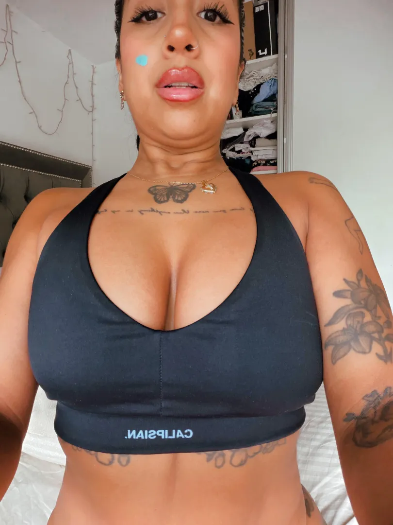 Natural and big boobs  suscribe to see them posted by babygalsivip