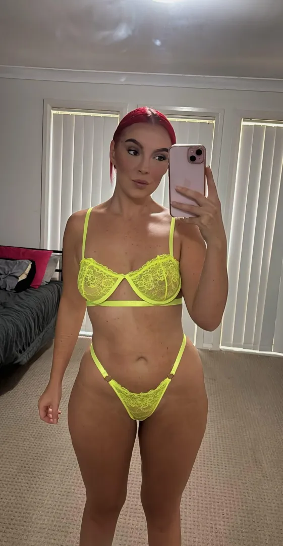 Natural ginger, natural curves posted by GoldenInfernox