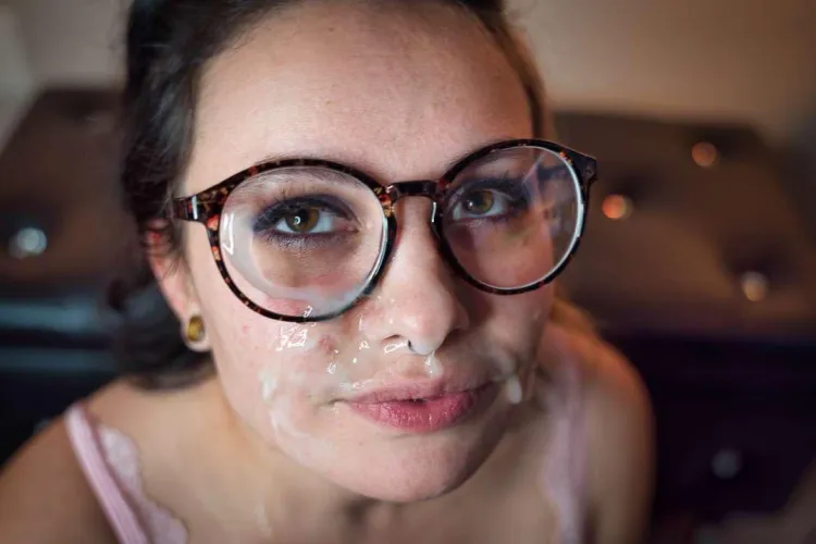 NC 30yo Hotwife looking for small cocks to cover my face. by desssybb