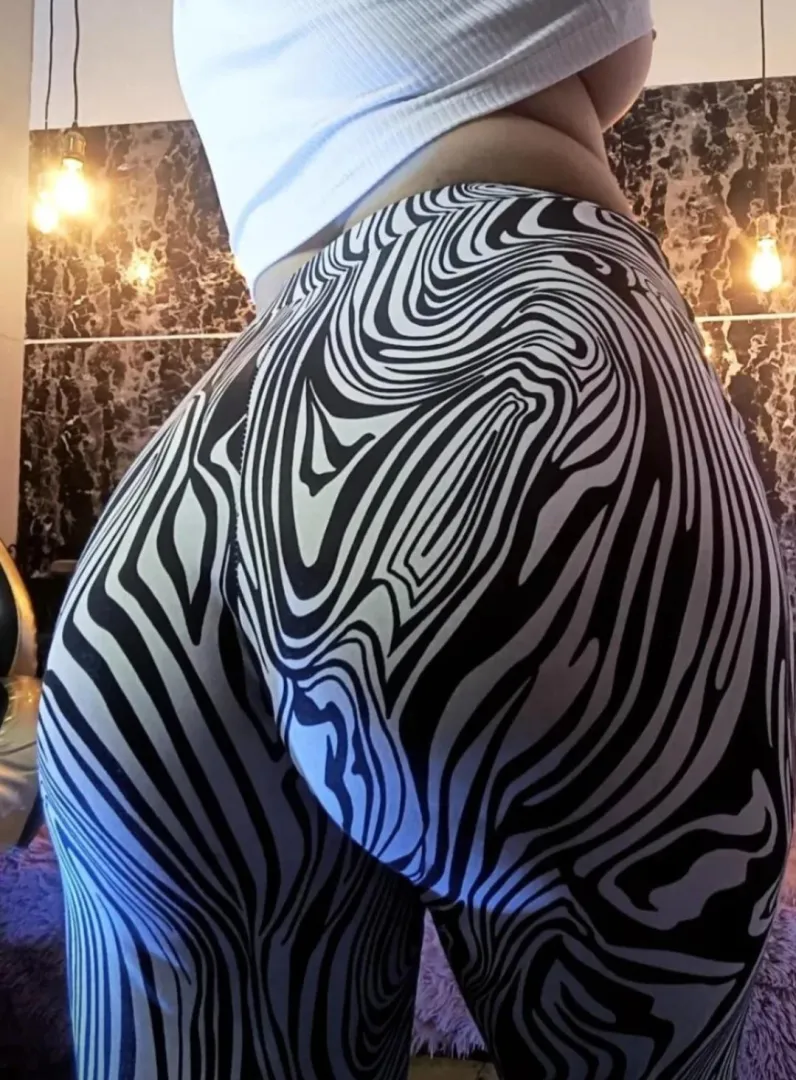 NC 'Hotwife' My yoga pants are too sweaty posted by virgin-Amelia
