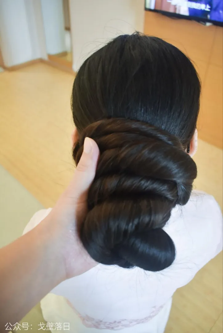 Need a beautiful bun to hold this one posted by ohmy690___