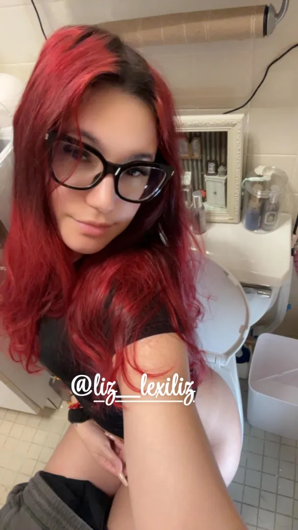 Need to film more toilet content posted by liz_lexiliz