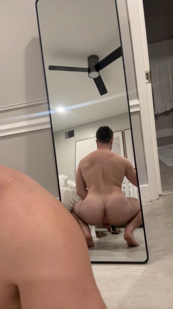 Needs to be pegged, don’t you think? posted by weerty5633