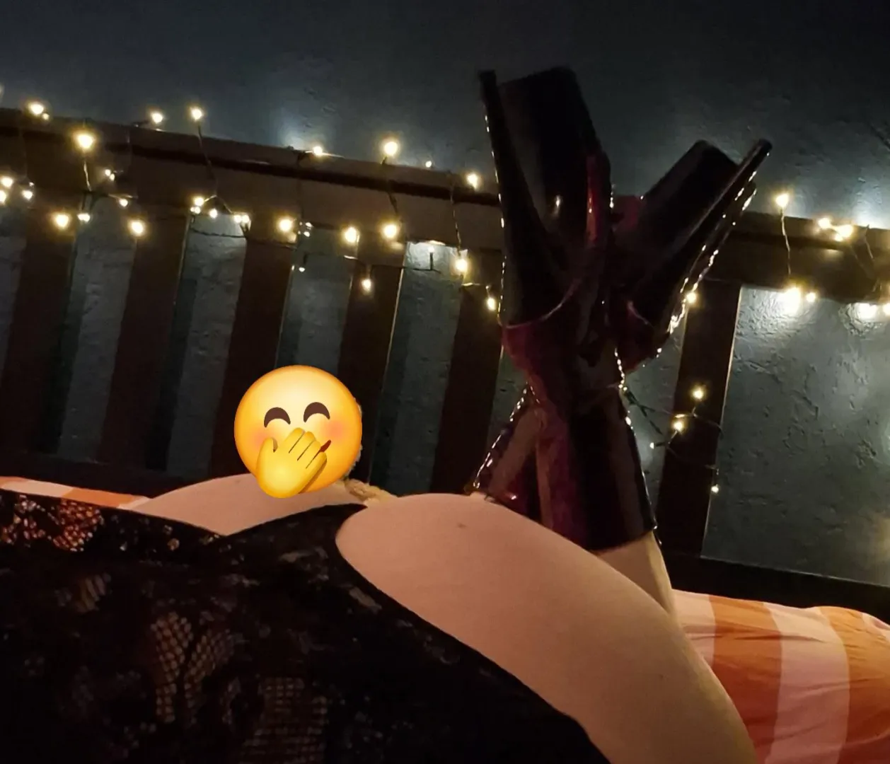 Net klaar met een reeks nachtdiensten, tijd voor plezier  posted by -Sofia-96