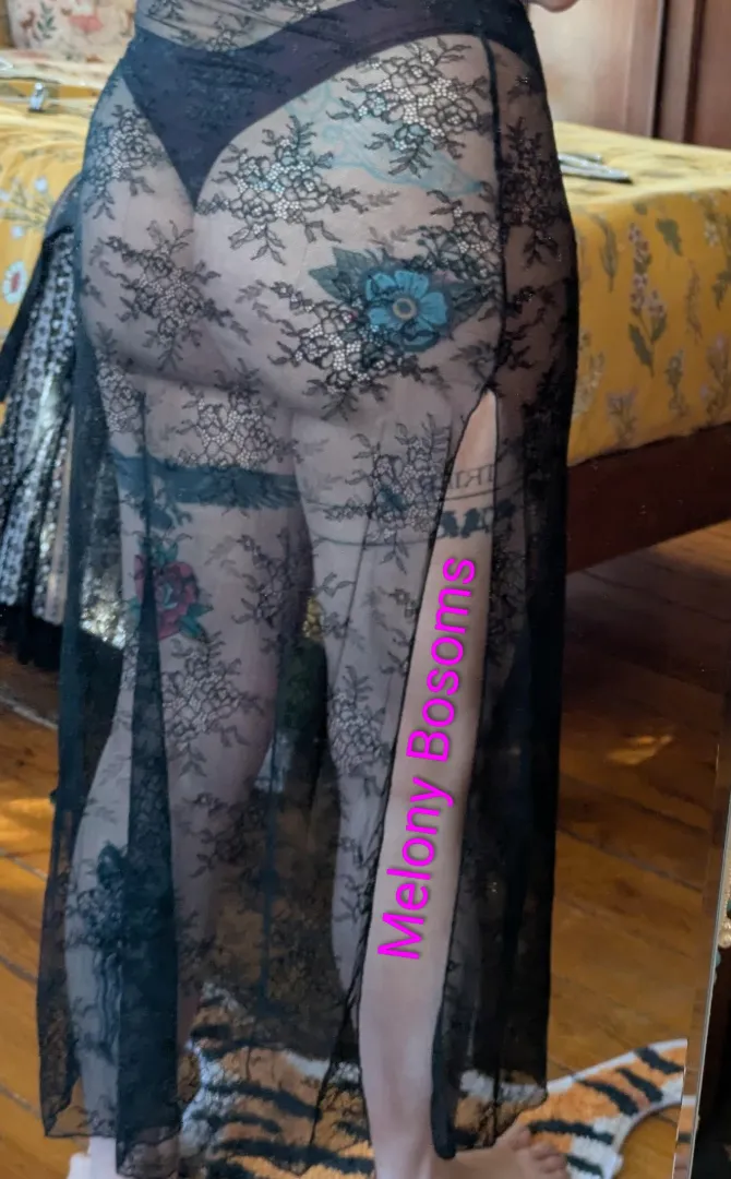 New black lace skirt posted by MelonyBosoms