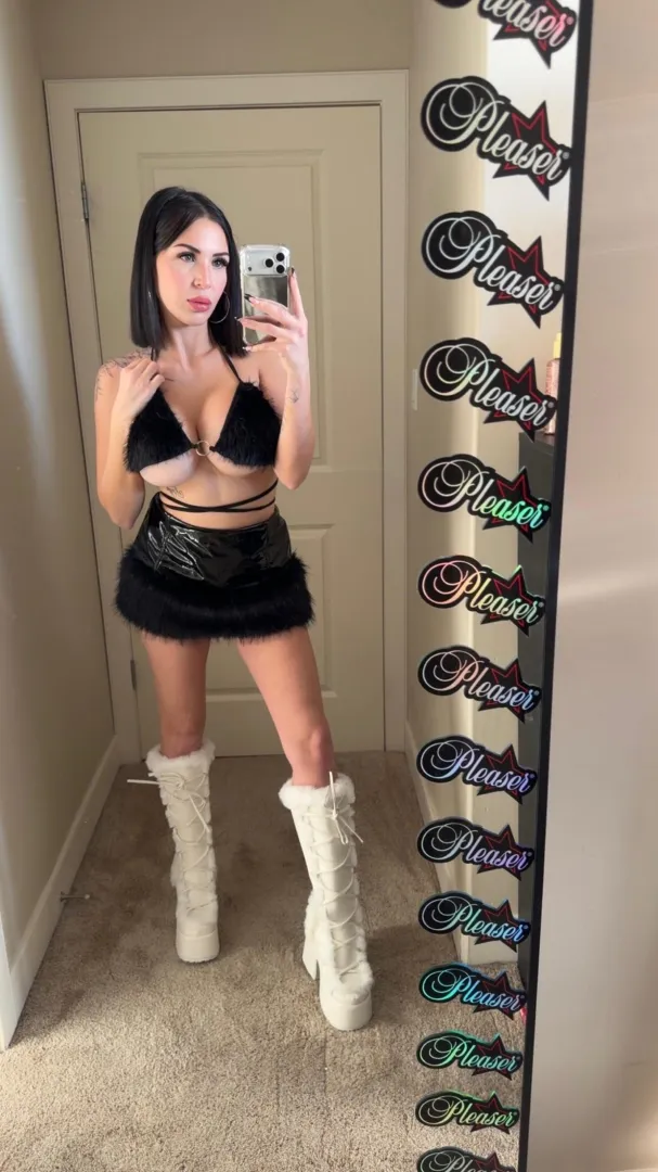 New boots, same evil ! posted by GoddessTarynX