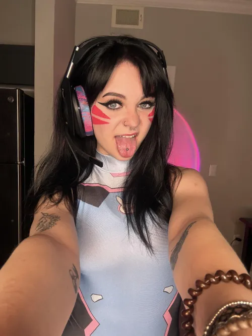 new dva cosplay  by stellablazeee