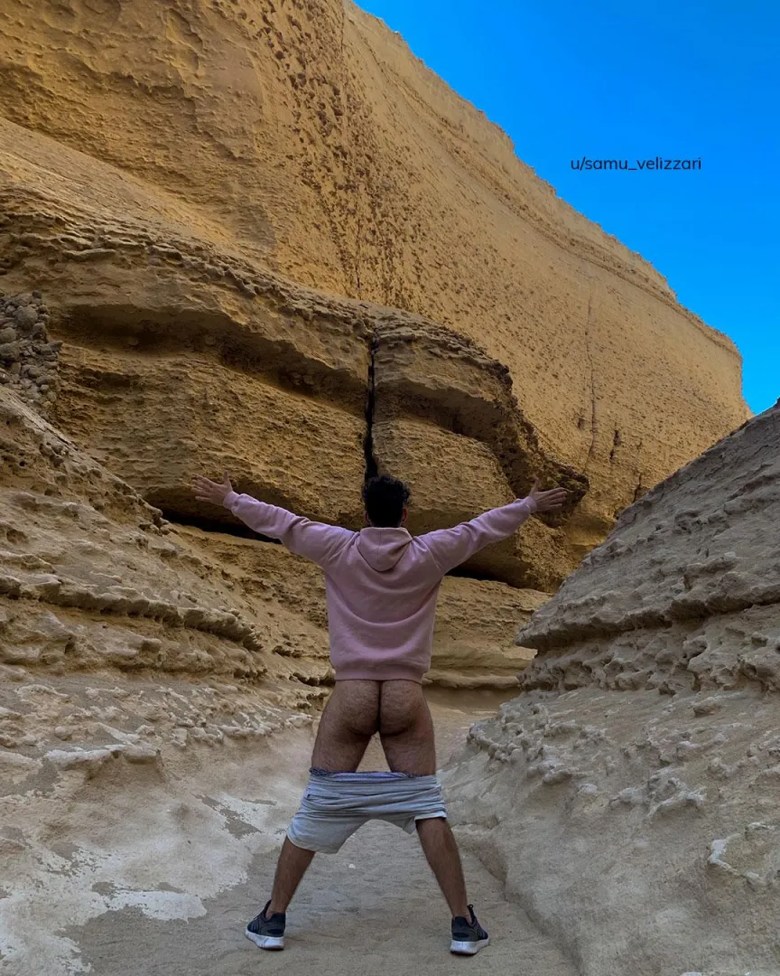 New escape, new undressing ritual posted by samu_velizzari