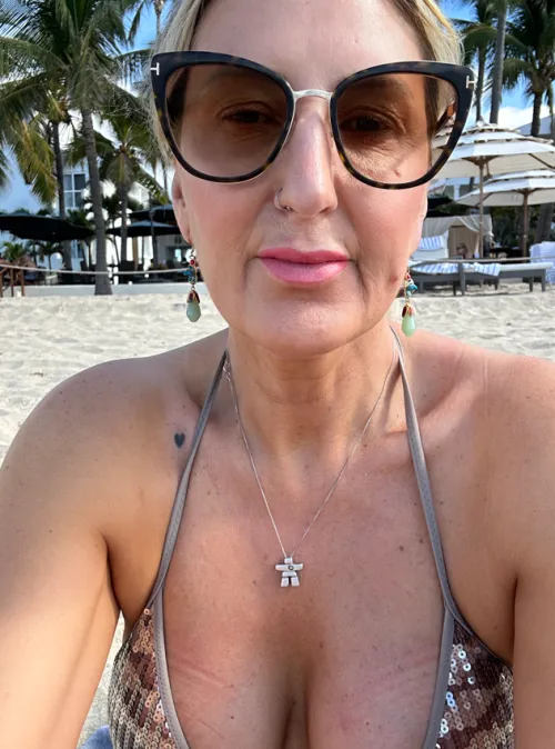 New here. Thank you the invite by Pinkpeach330