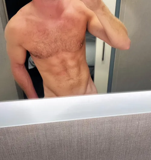 New in town and would love to make some fun friends! ☺️ 6’4”, professional, former athlete by Nashfan000