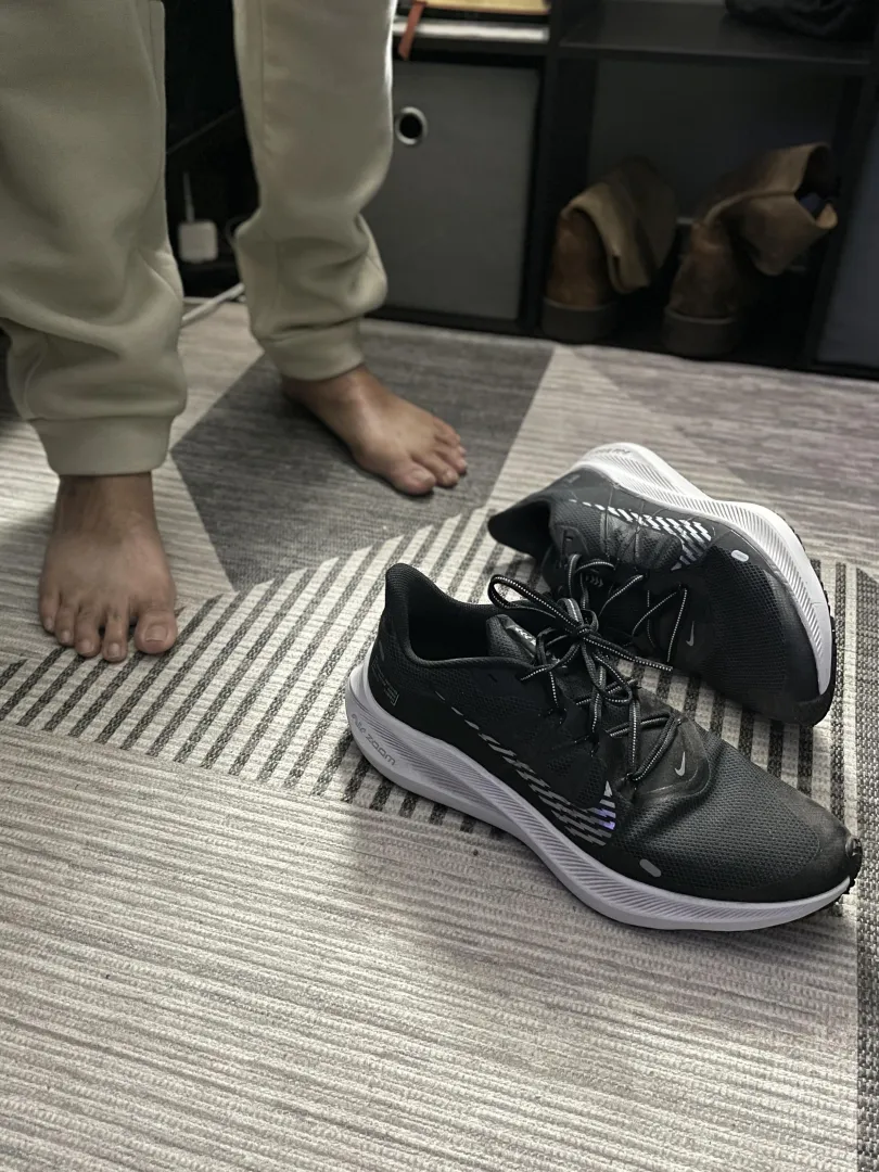 new shoe scent... posted by Elstrokeoloco