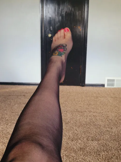Newbie over at feetfinder help me feel welcum --> TatooedLady91 by UmmActualE