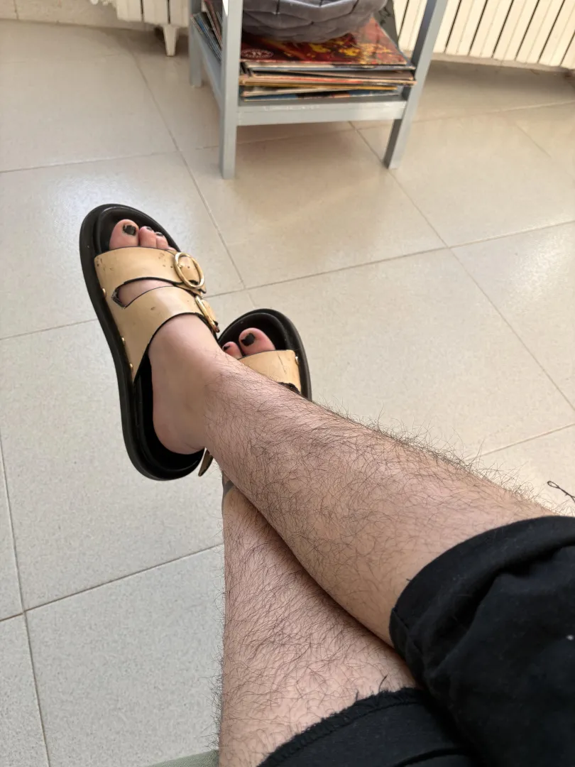 Nice legs posted by tattoromi