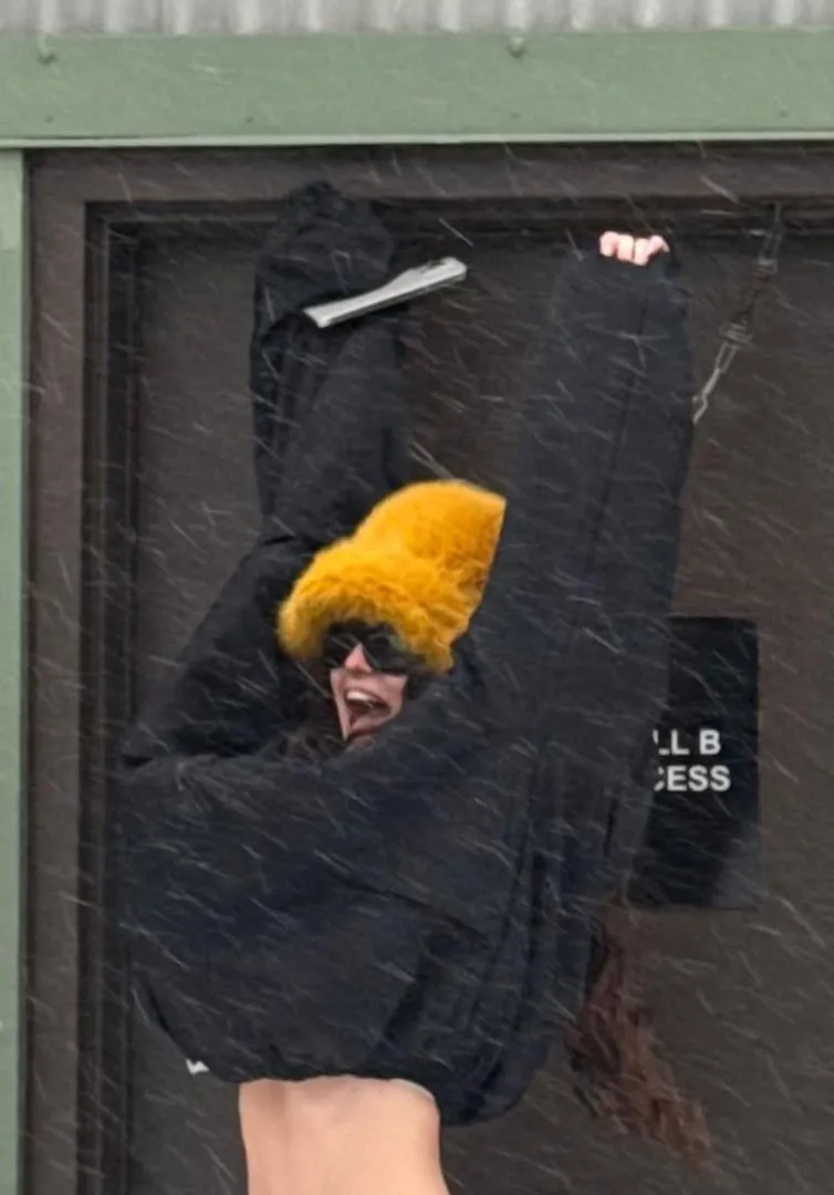 nice midriff posted by Terrible_Airport3460