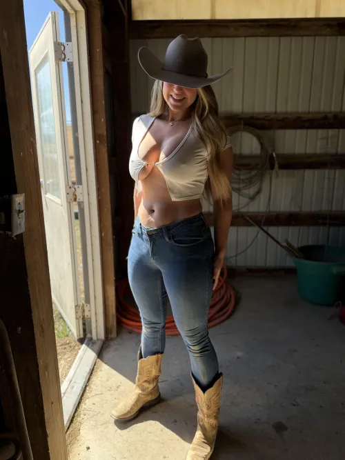 Nice side boob by midwestemma