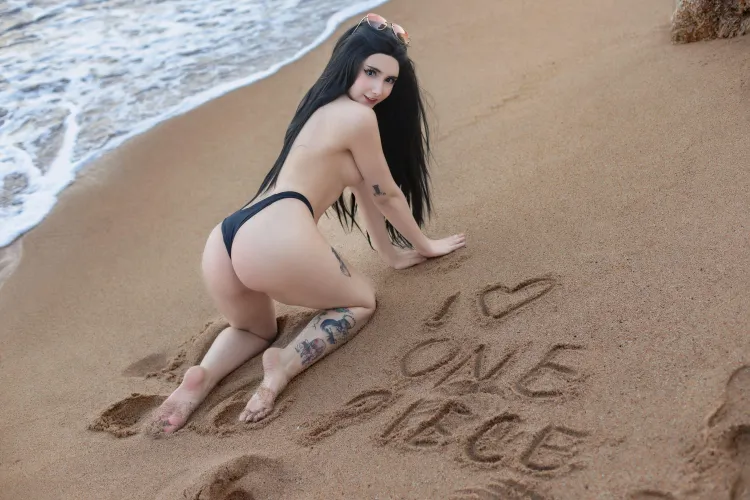 Nico Robin loves One Piece (Aloeveraiskawaii) by aloeveraiiskawaii