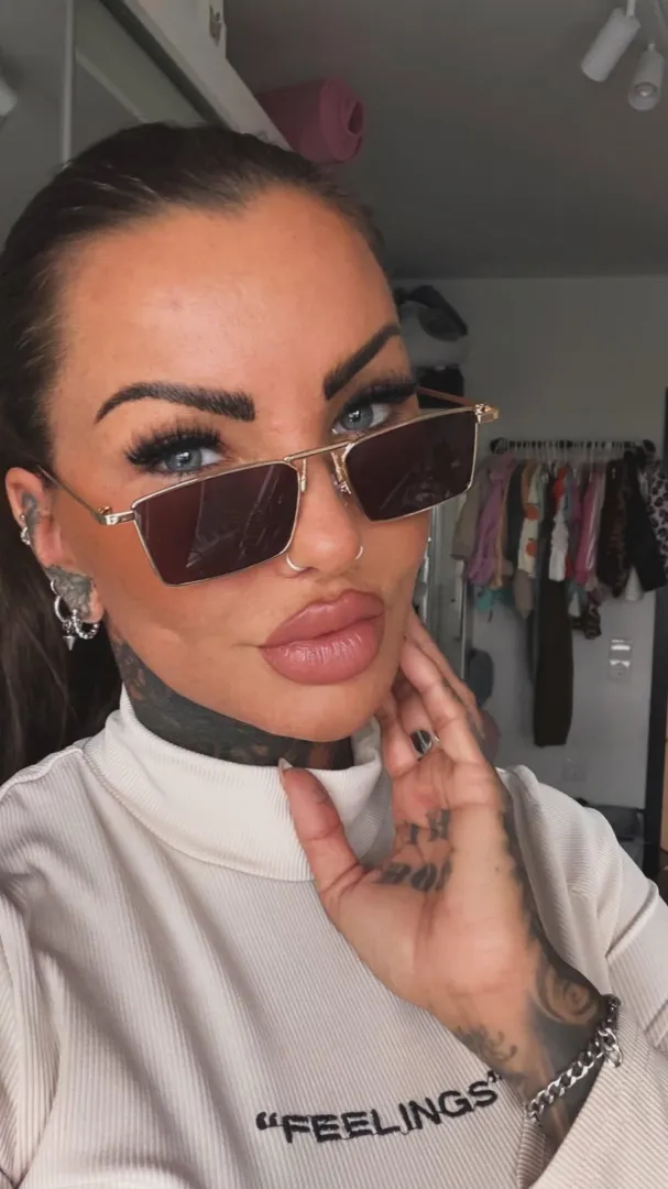 Nicole posted by Chopper-42