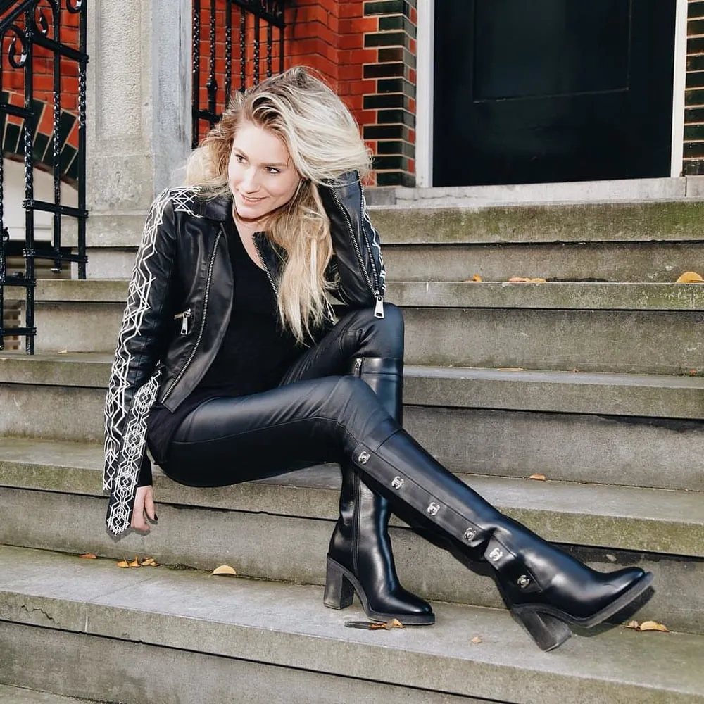 Nikkie Plessen posted by Graafzon