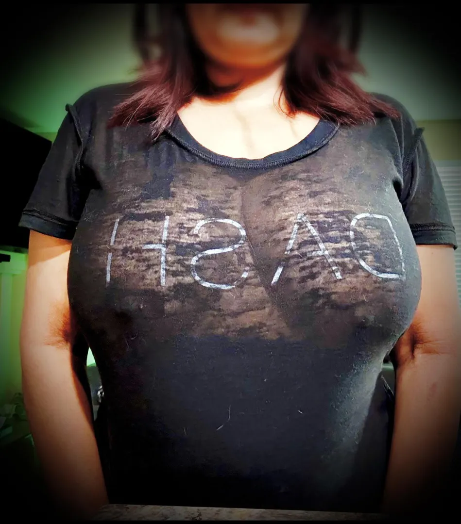 No bra, no problem posted by therealthicksexymilf