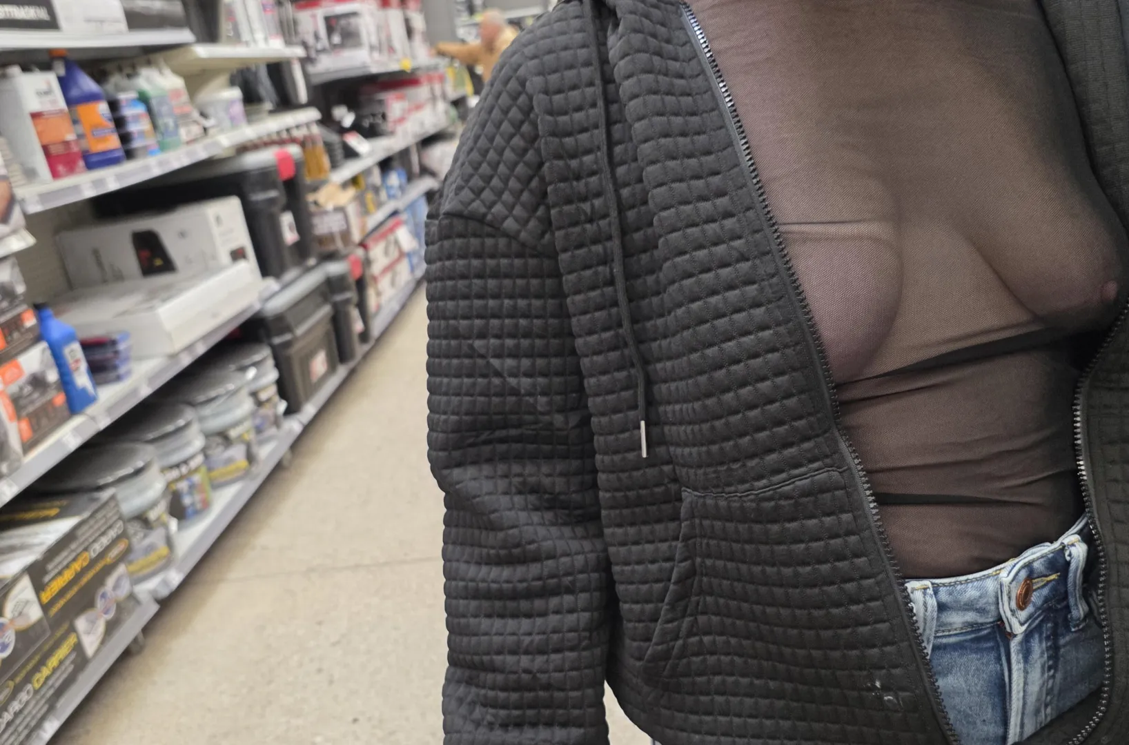 No bra shopping posted by Naturalandnaughty