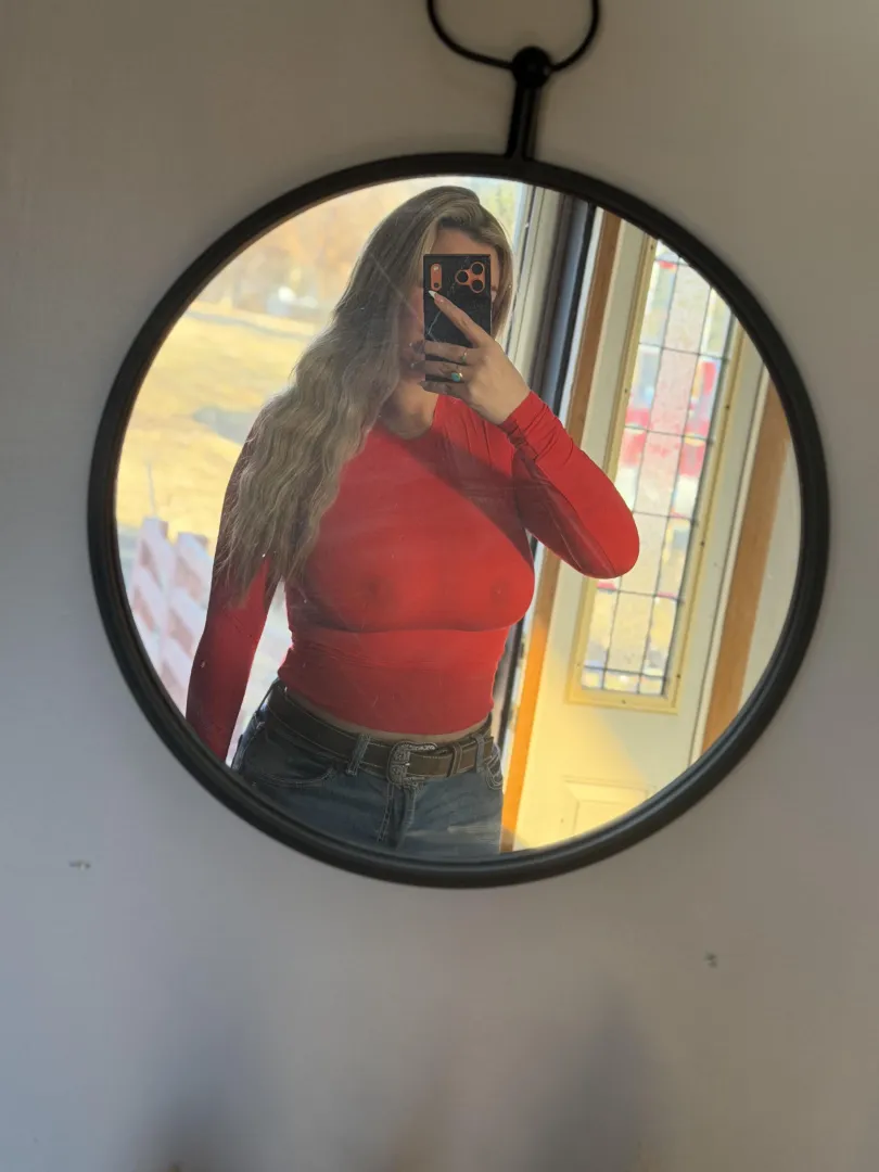 No bra. posted by _nofacedhunter