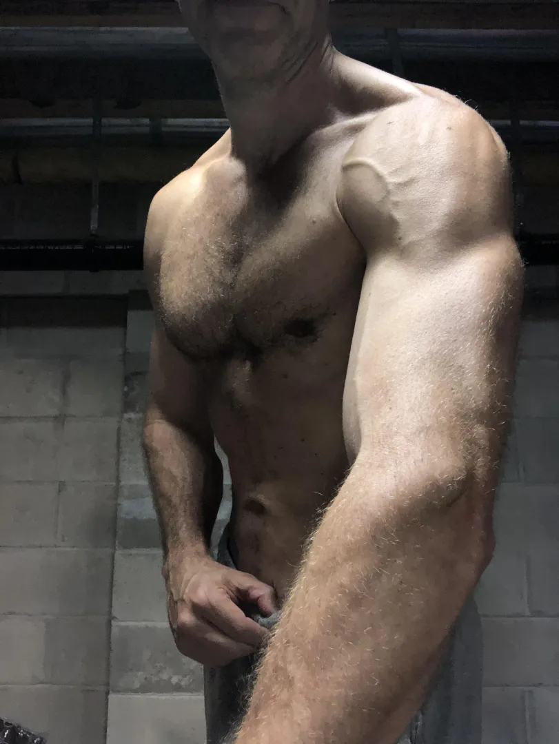 No Cold Shoulder From Me posted by ThrowinSchadenfreude