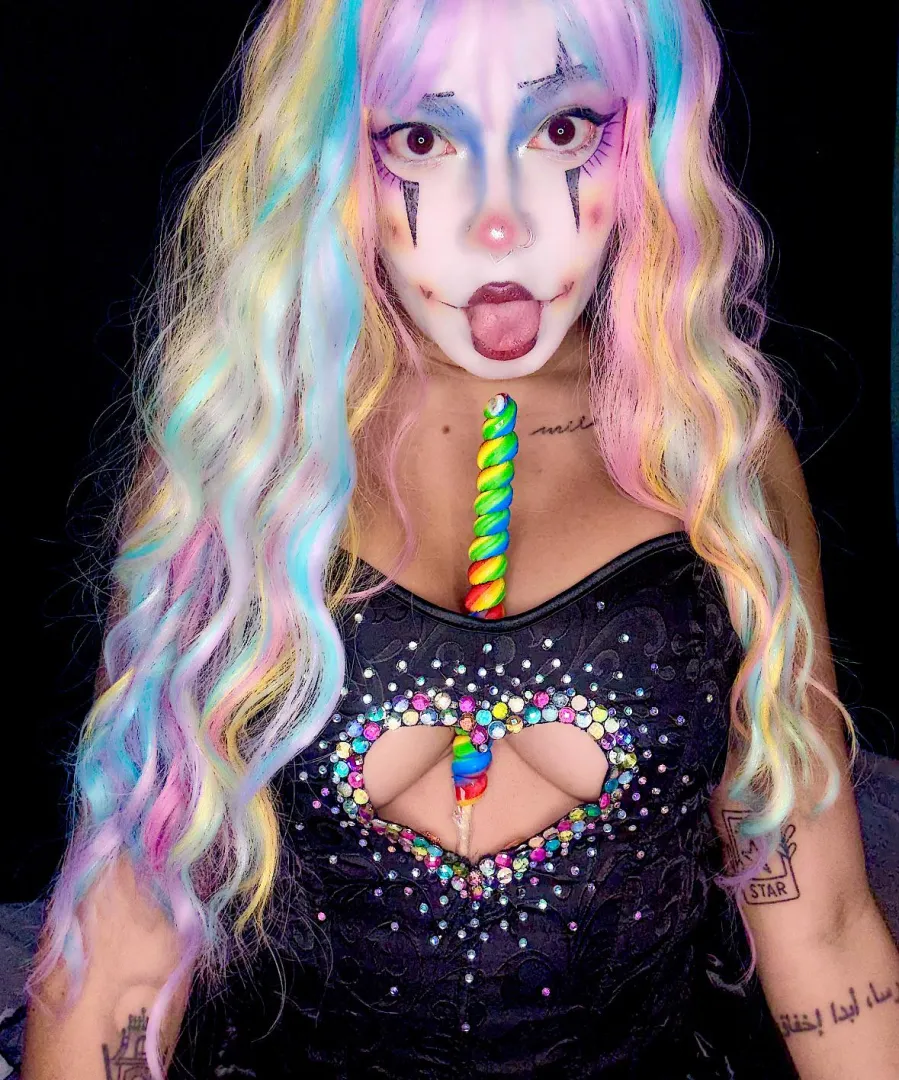 No hands  posted by CreamPyeTheClown