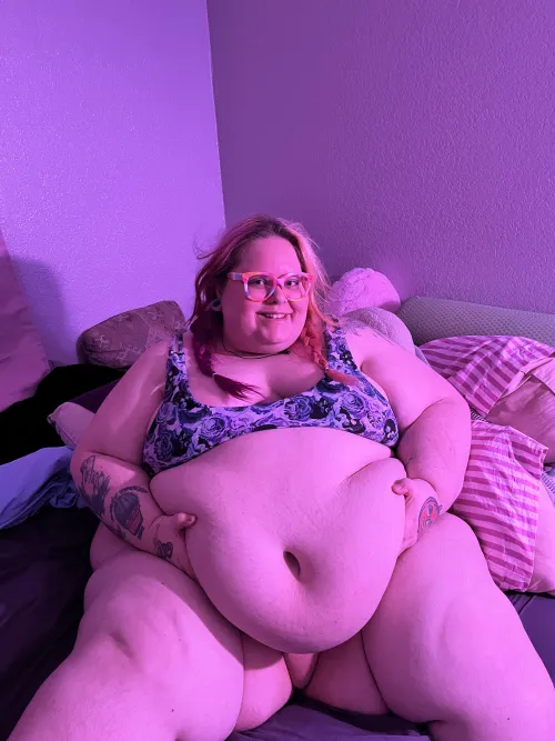 No makeup but still hot  by TeighlorMeow