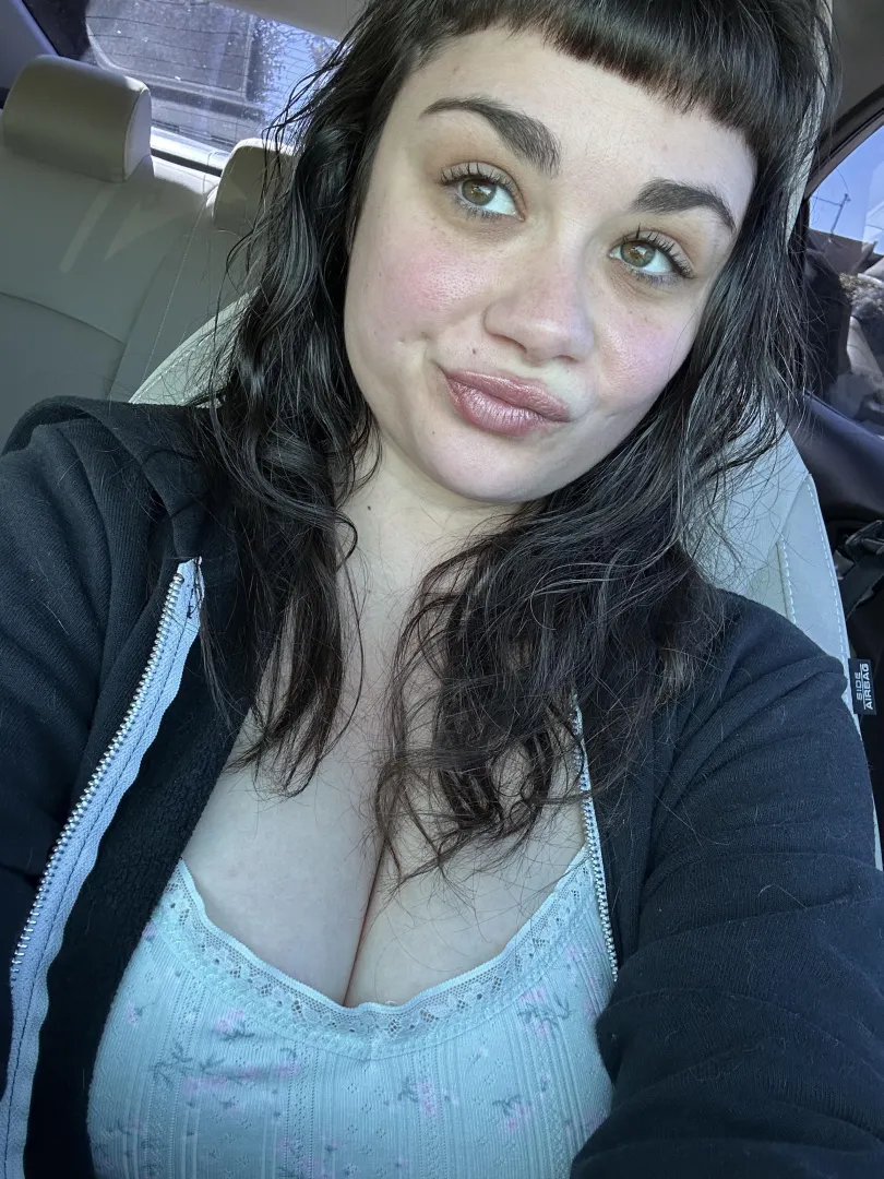 No makeup…still fuck worthy? posted by BigSlutTinyToes