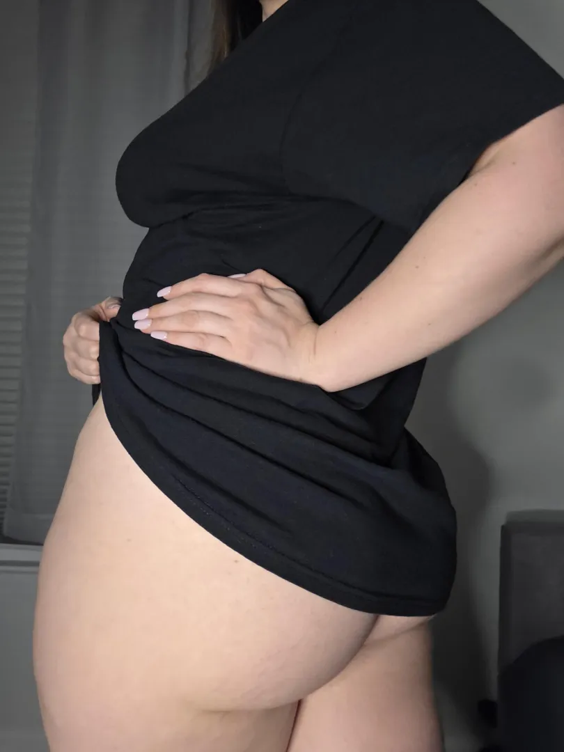 No pants party tonight posted by Similar-Average4285