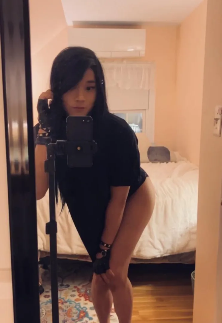 No peaking posted by MikaylaChoi