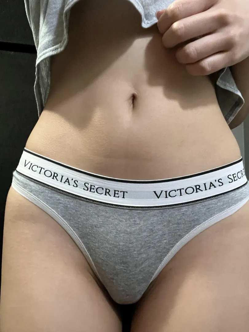 No shy midriffs around here posted by Dreamy_Emi