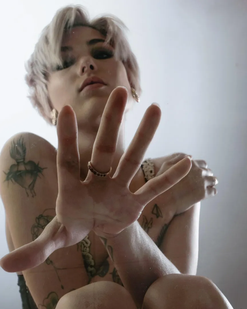 No Throwback Thursday this week!! Talk to the hand! posted by MaloLupoCorporatio