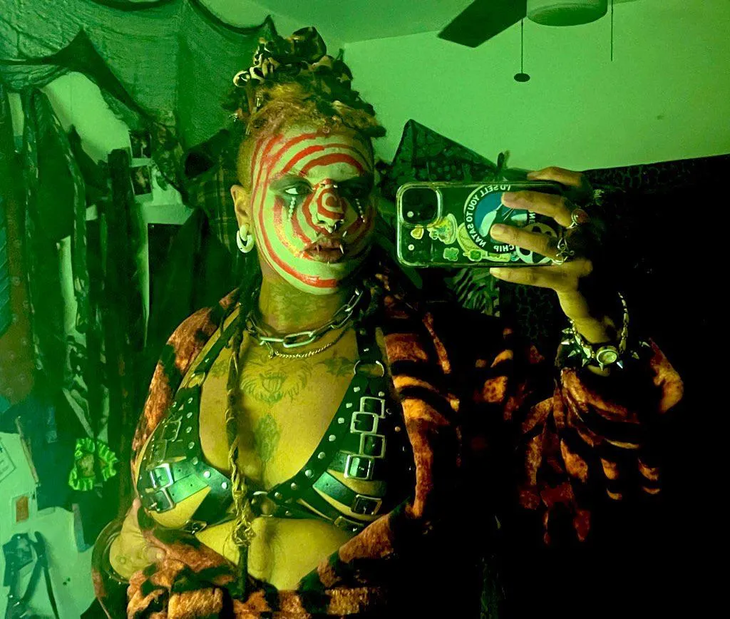 not a woman … not a man… just a hot thing ᵕ̈ posted by c0rs000