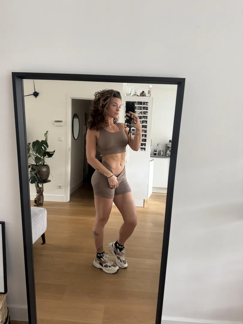 Not bad at all for a 37yo mom, huh? posted by BlushPoke