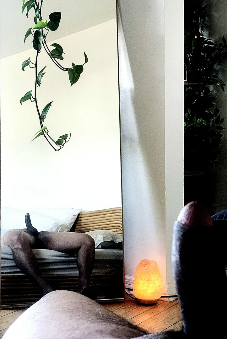 Not my mirror [37] posted by VicDelcrois