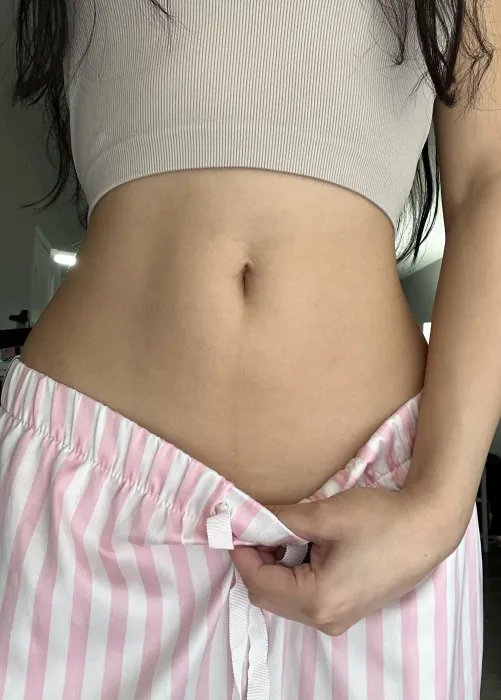 Not scared to let you explore my belly button by Dreamy_Emi