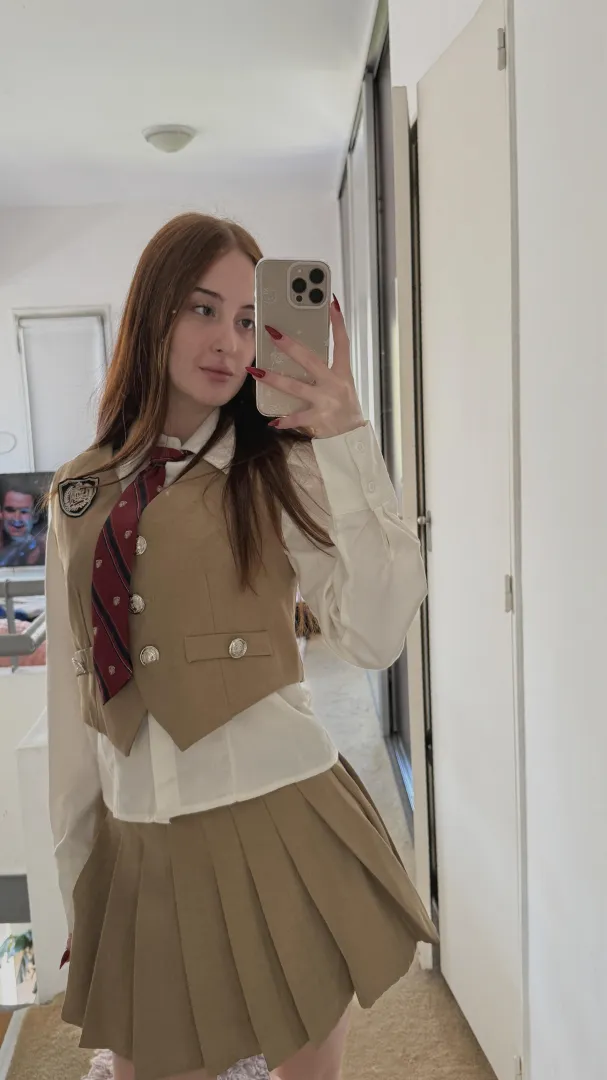 Not traveling far, local link-ups only talk on TeIegrem: .`mariablossom,. posted by HamsterBaiter