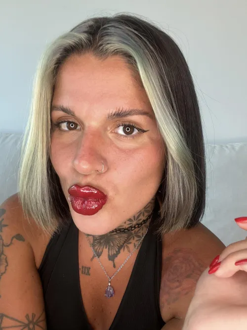 Nothing beats juicy red lips by girlytattoo