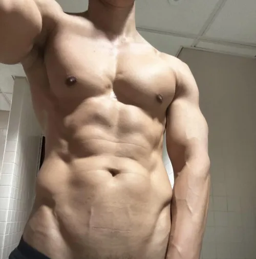 *NSFW* 38 former college athlete and fitness model in Hyde Park. Real person, real pics  by tylernyc0