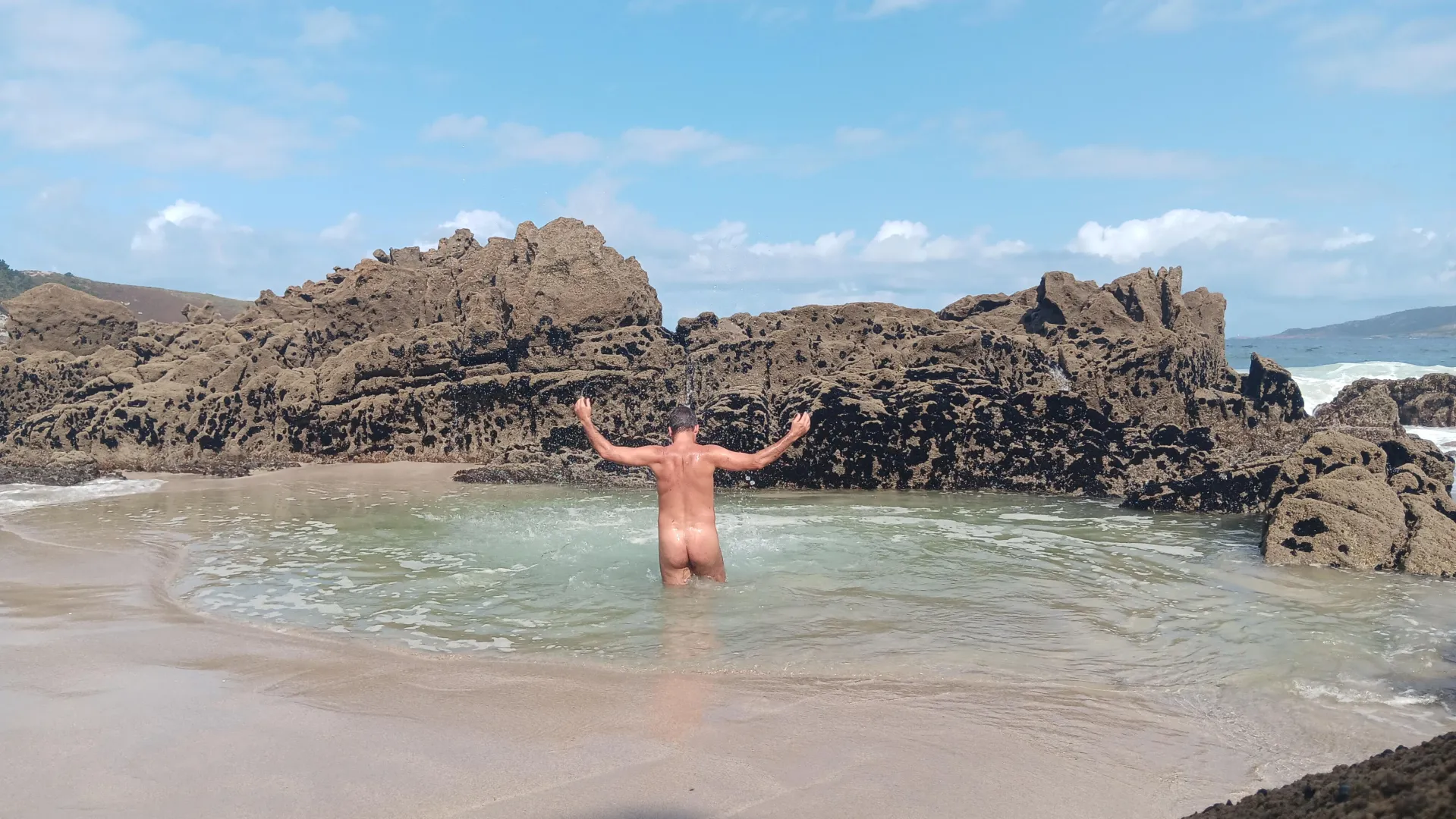 Nudism & sunbath posted by nudebodytime