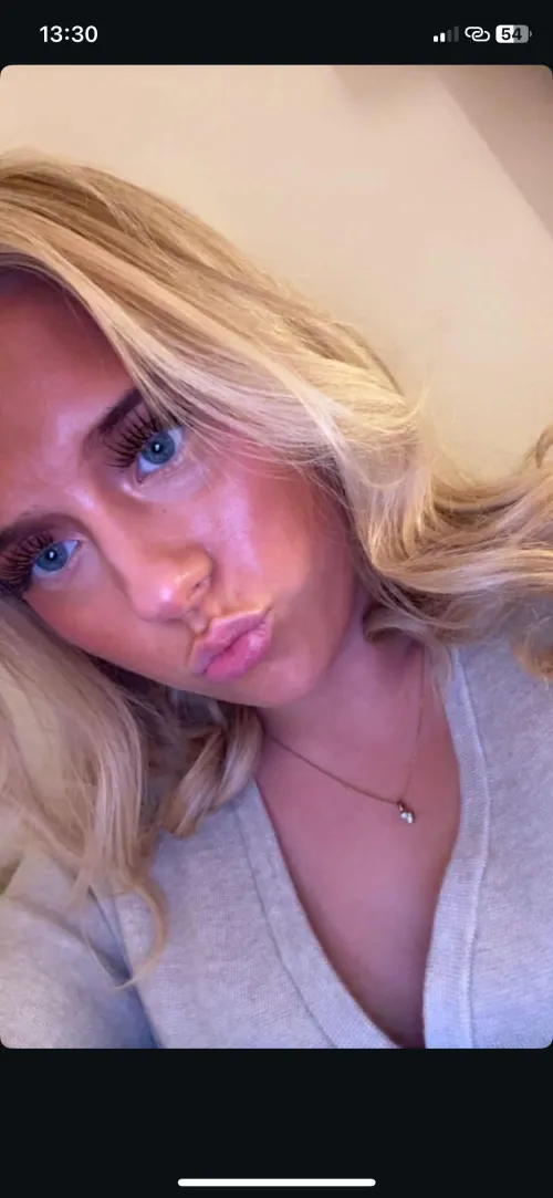 Nån som är lika kåt som mig? by princessisabellee