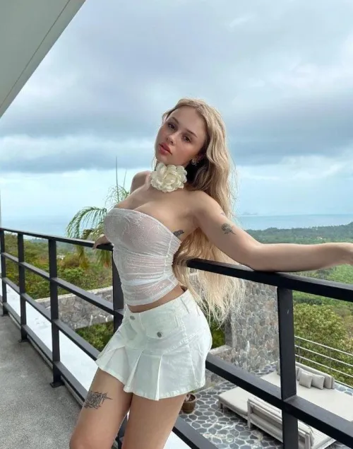 Odegram Lile Janowską dla kogoś w rp. Najlepiej jakby fabuła była taka że młody fan 17-18 lat uwodzi i uzależnia ją od siebie. by Elegant-Eggplant-535