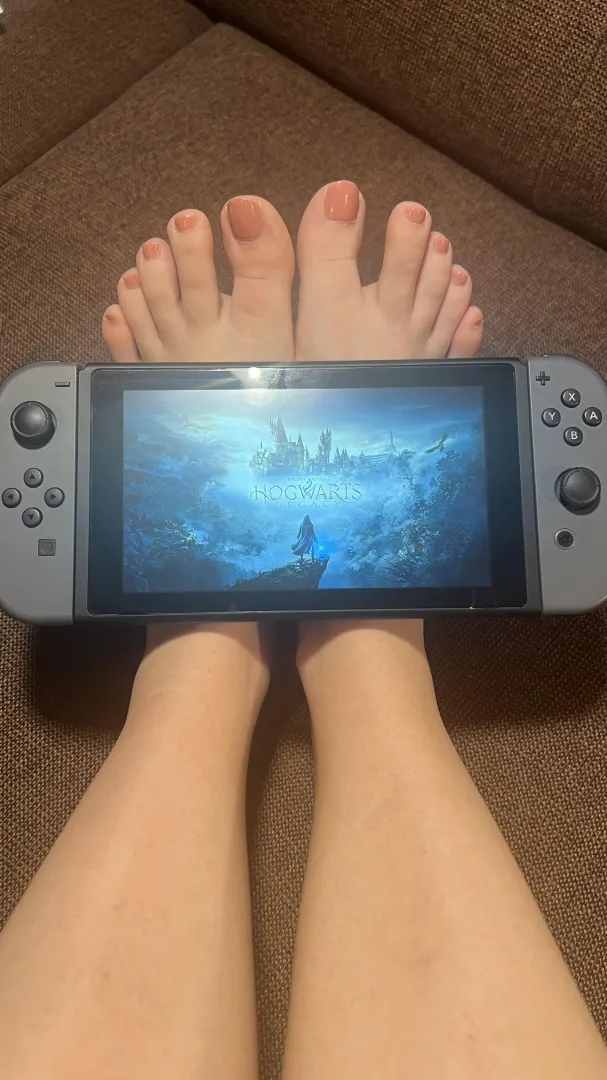 Off to Hogwarts we go. Need some Incendio to warm my toes. posted by Cazaya