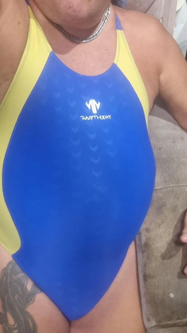 Off to my pool posted by lillcody